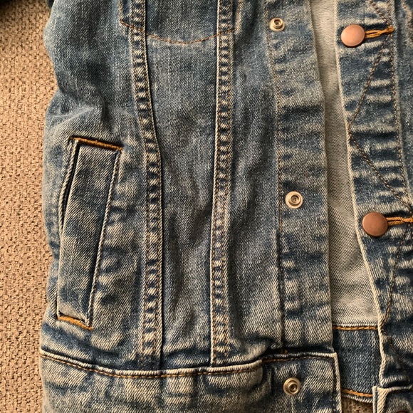 Wonder nation denim jacket. Size 6-7 girls. Pre-owned. In Excellent shape. - Picture 5 of 12